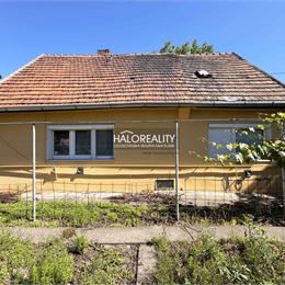 Predaj, rodinný dom Komárno, pokojná lokalita, prístup z dvoch ulíc - EXKLUZÍVNE HALO REALITY