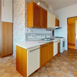 REZERVOVANÉ - Predaj, trojizbový byt Detva - ZNÍŽENÁ CENA - EXKLUZÍVNE HALO REALITY
