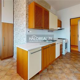 REZERVOVANÉ - Predaj, trojizbový byt Detva - ZNÍŽENÁ CENA - EXKLUZÍVNE HALO REALITY