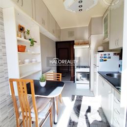REZERVOVANÉ - Predaj, trojizbový byt Kremnica, Jula Horvátha - ZNÍŽENÁ CENA - EXKLUZÍVNE HALO REALITY