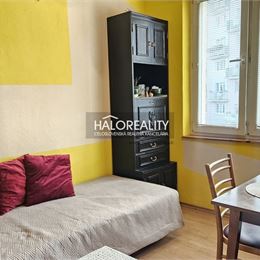 REZERVOVANÉ - Predaj, jednoizbový byt Banská Štiavnica - ZNÍŽENÁ CENA - EXKLUZÍVNE HALO REALITY