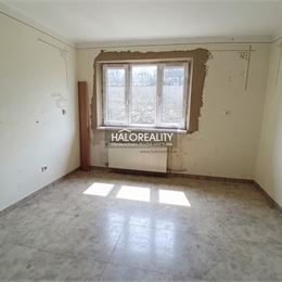 REZERVOVANÉ - Predaj, rodinný dom Radzovce, s rozľahlou záhradou pod lesom - EXKLUZÍVNE HALO REALITY