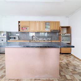 Predaj, rodinný dom Tvrdošovce, trojizbový, čiastočná rekonštrukcia - EXKLUZÍVNE HALO REALITY