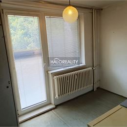 REZERVOVANÉ - Predaj, jednoizbový byt Krompachy, ulica Hlavná - EXKLUZÍVNE HALO REALITY