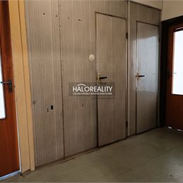 REZERVOVANÉ - Predaj, jednoizbový byt Krompachy, ulica Hlavná - EXKLUZÍVNE HALO REALITY
