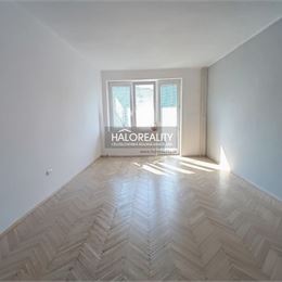REZERVOVANÉ - Predaj, dvojizbový byt Revúca, útulný, s balkónom, v pôvodnom stave