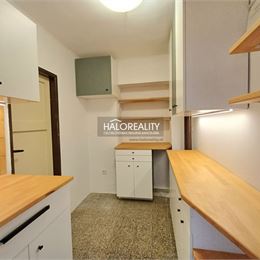 Predaj, jednoizbový byt Handlová, 29. augusta - EXKLUZÍVNE HALO REALITY
