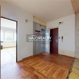 REZERVOVANÉ - Predaj, trojizbový byt Hnúšťa, Likier, Vladimíra Clementisa - EXKLUZÍVNE HALO REALITY