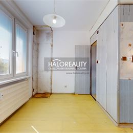 REZERVOVANÉ - Predaj, trojizbový byt Hnúšťa, Likier, Vladimíra Clementisa - EXKLUZÍVNE HALO REALITY