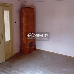 Predaj, rodinný dom Tisovec, štýlový dom na spoločnom dvore - EXKLUZÍVNE HALO REALITY
