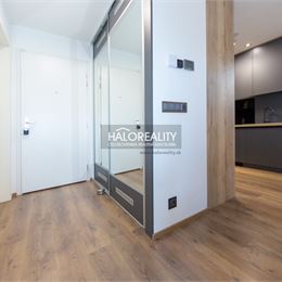 Prenájom, dvojizbový byt Bratislava Devínska Nová Ves, s predzáhradkou 119 m² a parkovacím státim -