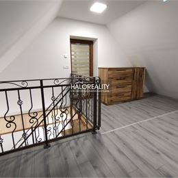Prenájom, trojizbový byt - podkrovný Kolta, kvalitná kompletná rekonštrukcia