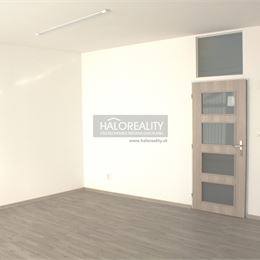 Prenájom, kancelársky priestor Hlohovec, 27 m² + parkovacie miesto