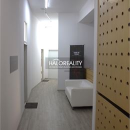 Prenájom, kancelársky priestor Hlohovec, 27 m² + parkovacie miesto