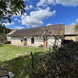 Na predaj rodinný dom v pôvodnom stave, so súpisným číslom v malebnej dedinke Horné Strháre.