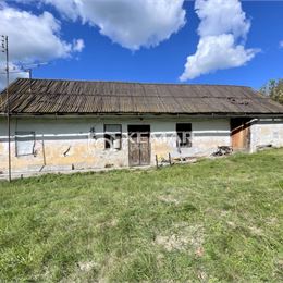 Na predaj rodinný dom v pôvodnom stave, so súpisným číslom v malebnej dedinke Horné Strháre.