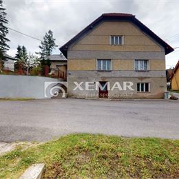 Na predaj priestranný rodinný dom v obci Kunešov, 7 km od mesta Kremnica.