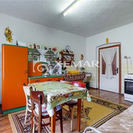 Na predaj priestranný rodinný dom v obci Kunešov, 7 km od mesta Kremnica.