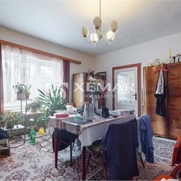 Na predaj priestranný rodinný dom v obci Kunešov, 7 km od mesta Kremnica.