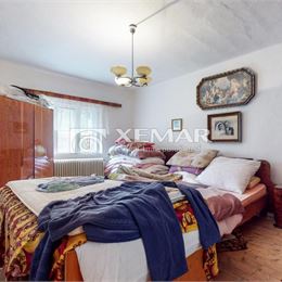 Na predaj priestranný rodinný dom v obci Kunešov, 7 km od mesta Kremnica.