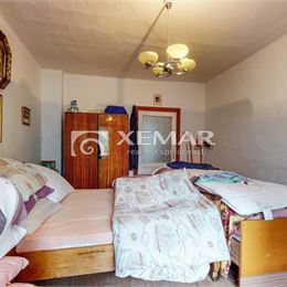 Na predaj priestranný rodinný dom v obci Kunešov, 7 km od mesta Kremnica.