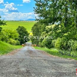 Ponúkame na predaj rodinný dom s vínnou pivnicou a veľkým pozemkom