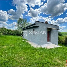 Ponúkame na predaj rodinný dom s vínnou pivnicou a veľkým pozemkom