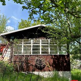 TOP PONUKA! PREDAJ - Pekná záhrada s chatkou na Tulskou, BB