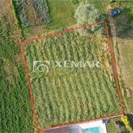 Krásny slnečný pozemok v Hronseku, BB - 1.440 m2