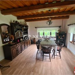 Na predaj chalupa s hospodárskou budovou nad obcou Korytárky