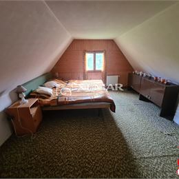 Na predaj chalupa s hospodárskou budovou nad obcou Korytárky