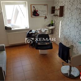 Na predaj polyfunkčná budova v centre Hriňovej