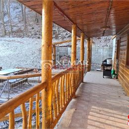 Na predaj rekreačná chata s pozemkom neďaleko Zvolena