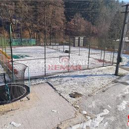 Na predaj rekreačná chata s pozemkom neďaleko Zvolena