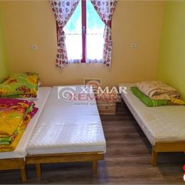 Na predaj rekreačná chata s pozemkom neďaleko Zvolena