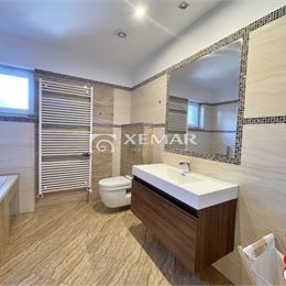 Na prenájom LUXUSNÝ 4i byt-apartmán v RD blízko centra BB