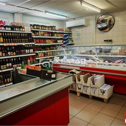 Predaj obchod s potravinami aj s bývaním, blízko Banskej Bystrice.