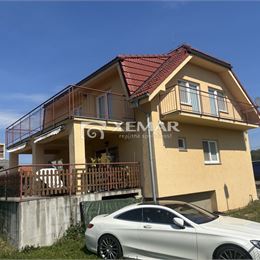 Na predaj multifunkčná budova na Svätokrížskom námestí v Žiari nad Hronom