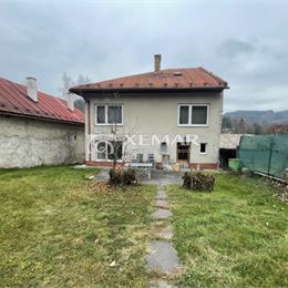Predaj: Rodinný dom v Ľubietovej – veľký pozemok, garáže, záhrada