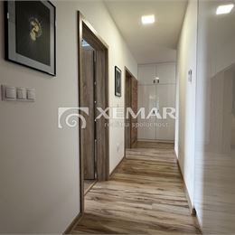 Predaj: Štýlový 3-izbový byt s terasou, parkovaním a vírivkou