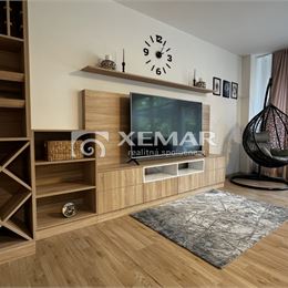 Predaj: Štýlový 3-izbový byt s terasou, parkovaním a vírivkou