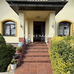 3 podlažný, 9izb. RD - Rovinka (Vojenská ul.)