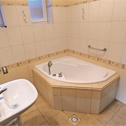 Rodinný dom s 2 garážami - Martin - Stráne