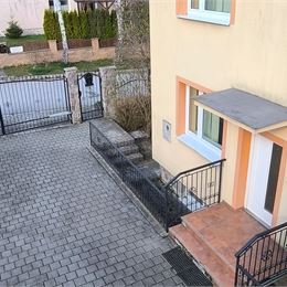 Rodinný dom s 2 garážami - Martin - Stráne