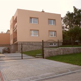 Rodinný dom s 2 garážami - Martin - Stráne