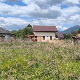 Stavebný pozemok 516m2 - na okamžitú výstavbu - Príbovce