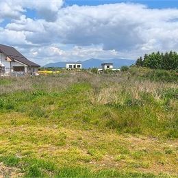 Stavebný pozemok 516m2 - na okamžitú výstavbu - Príbovce
