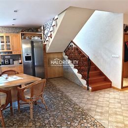 Predaj, rodinný dom Podhradie - EXKLUZÍVNE HALO REALITY