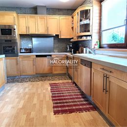 Predaj, rodinný dom Podhradie - EXKLUZÍVNE HALO REALITY