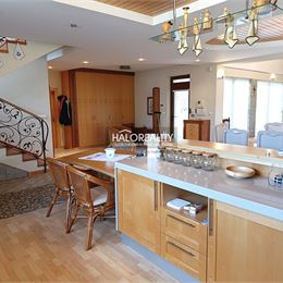 Predaj, rodinný dom Podhradie - EXKLUZÍVNE HALO REALITY